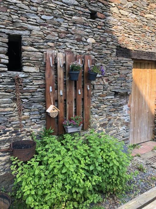 Gite De L'Hotel Castel Couvains  Ngoại thất bức ảnh